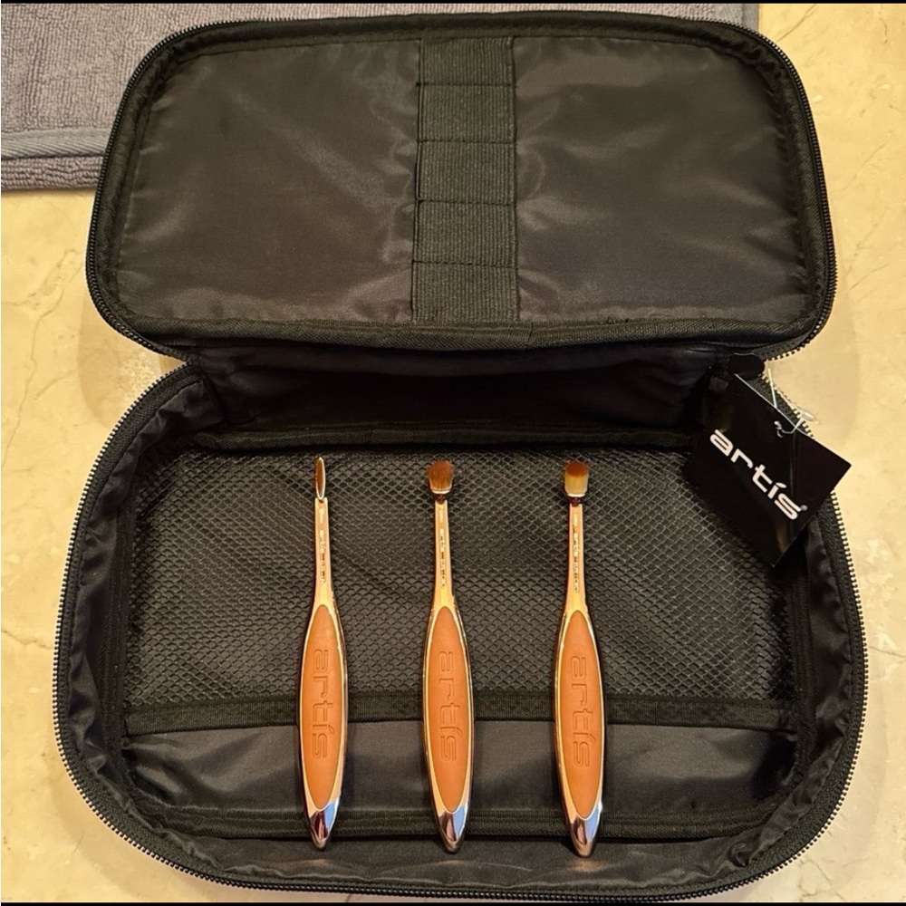 Artis 3 piece brush set with travel case